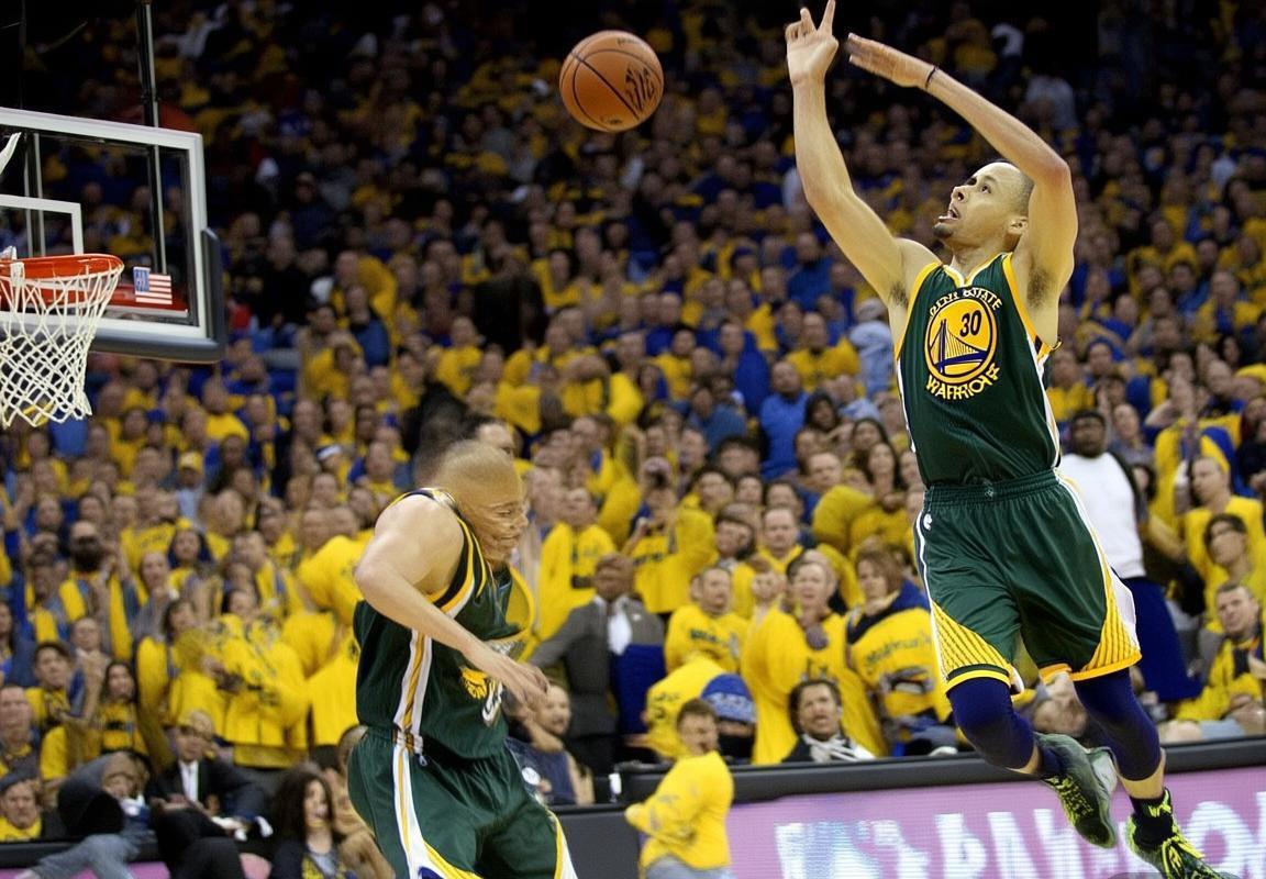 2016年NBA勇士对阵鹈鹕：库里领袖风范与戴维斯统治力巅峰对决(图4)